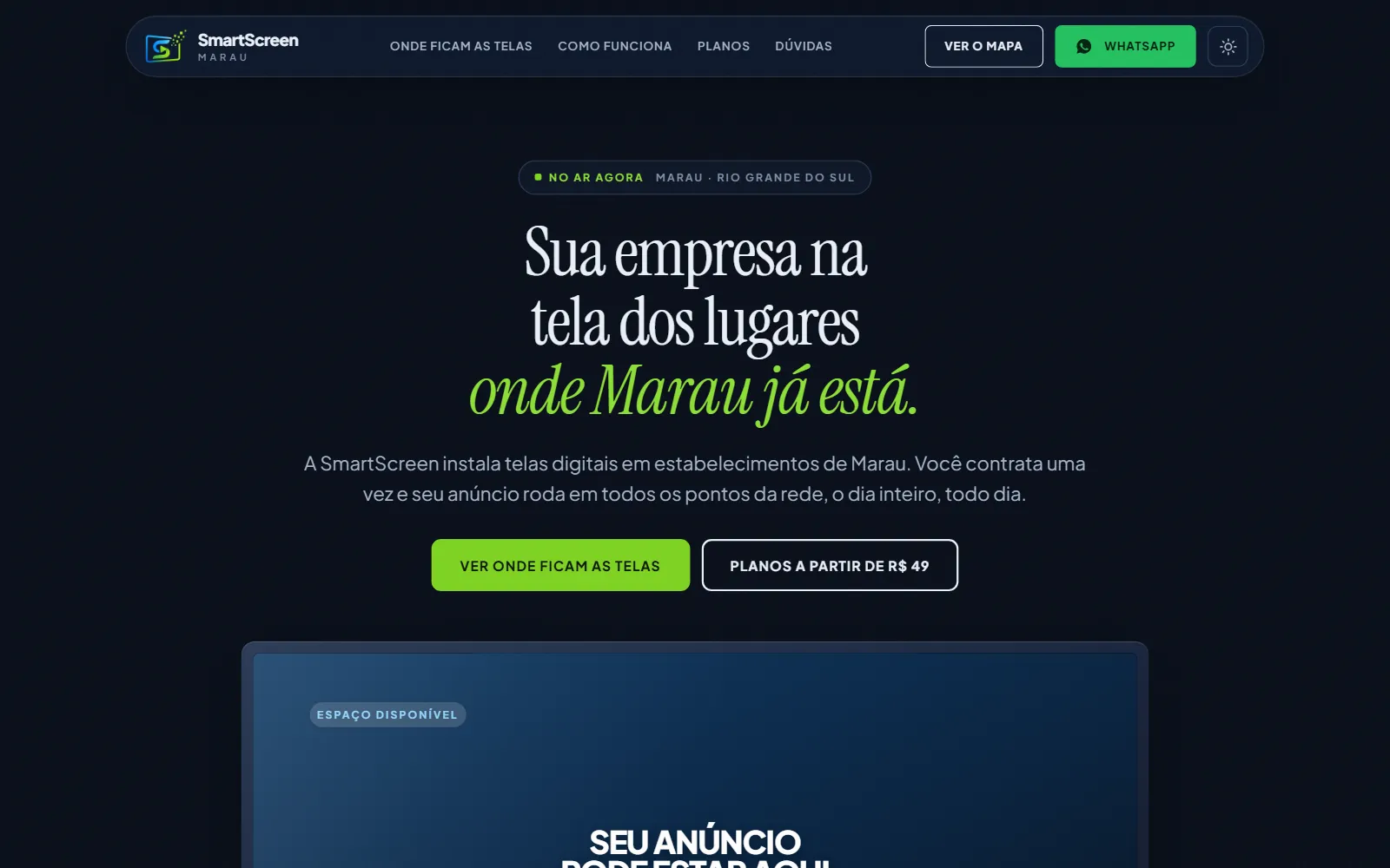 Abertura do site da SmartScreen no tema escuro, com o título "Sua empresa na tela dos lugares onde Marau já está" e a simulação de uma tela de anúncio abaixo.